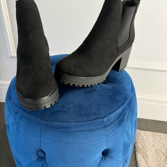 Pretty little thing boots - Picture 2 of 3